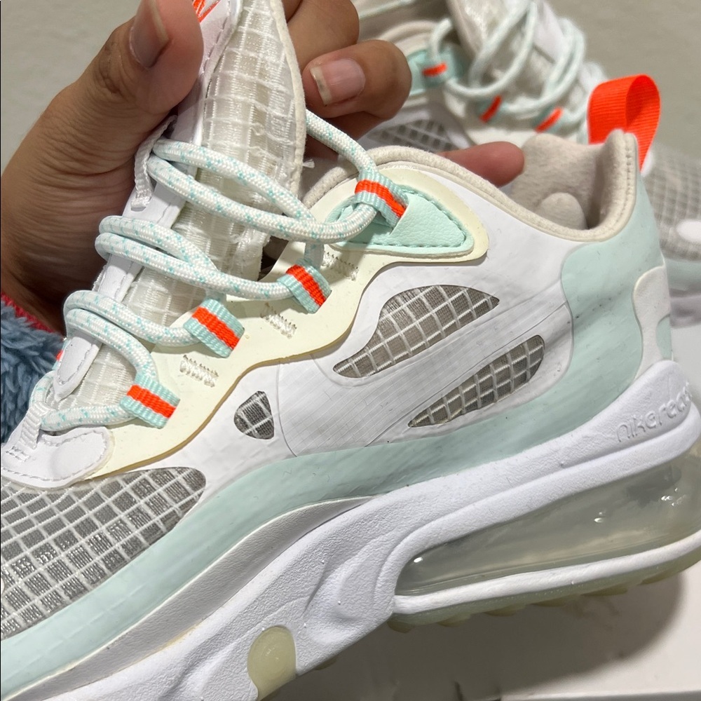 NEW-Nike W Air Max 270 React SE (Women's) size 6 - Picture 7 of 9